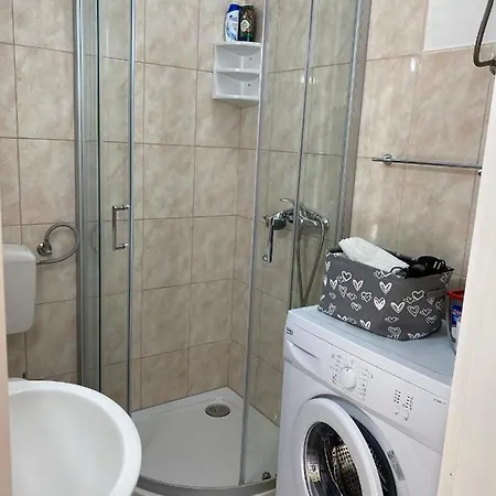 شقة Sara تروغير